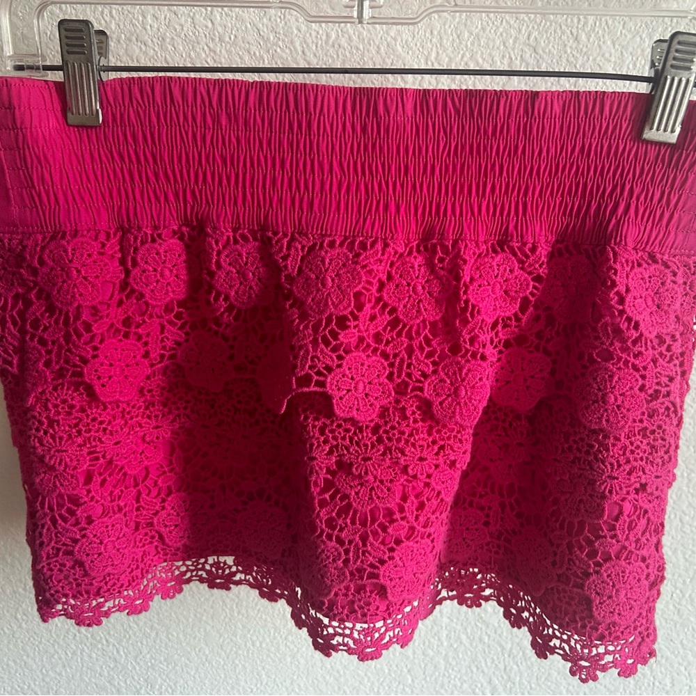 EUC 100% cotton Abercrombie & Fitch Fuchsia Crochet Lace Skirt